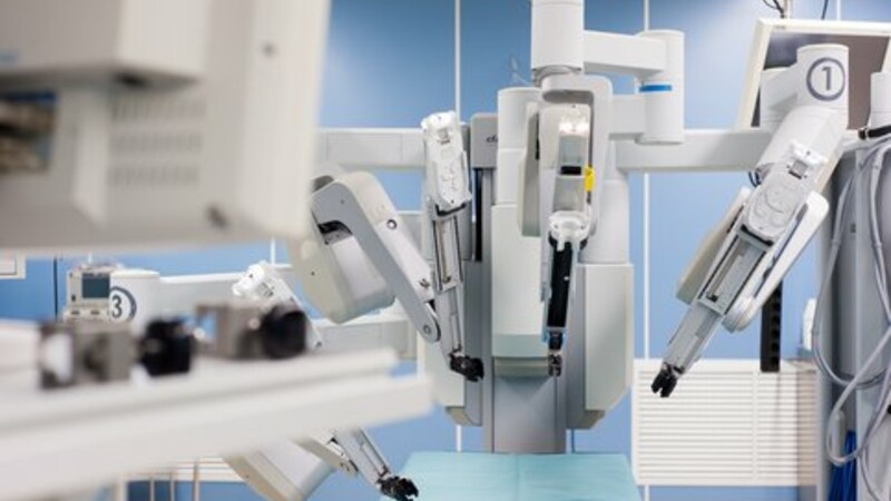 Опубликованы видеоматериалы с мастер-класса «Лапароскопическая и роботизированная хирургия в урологии 2019»